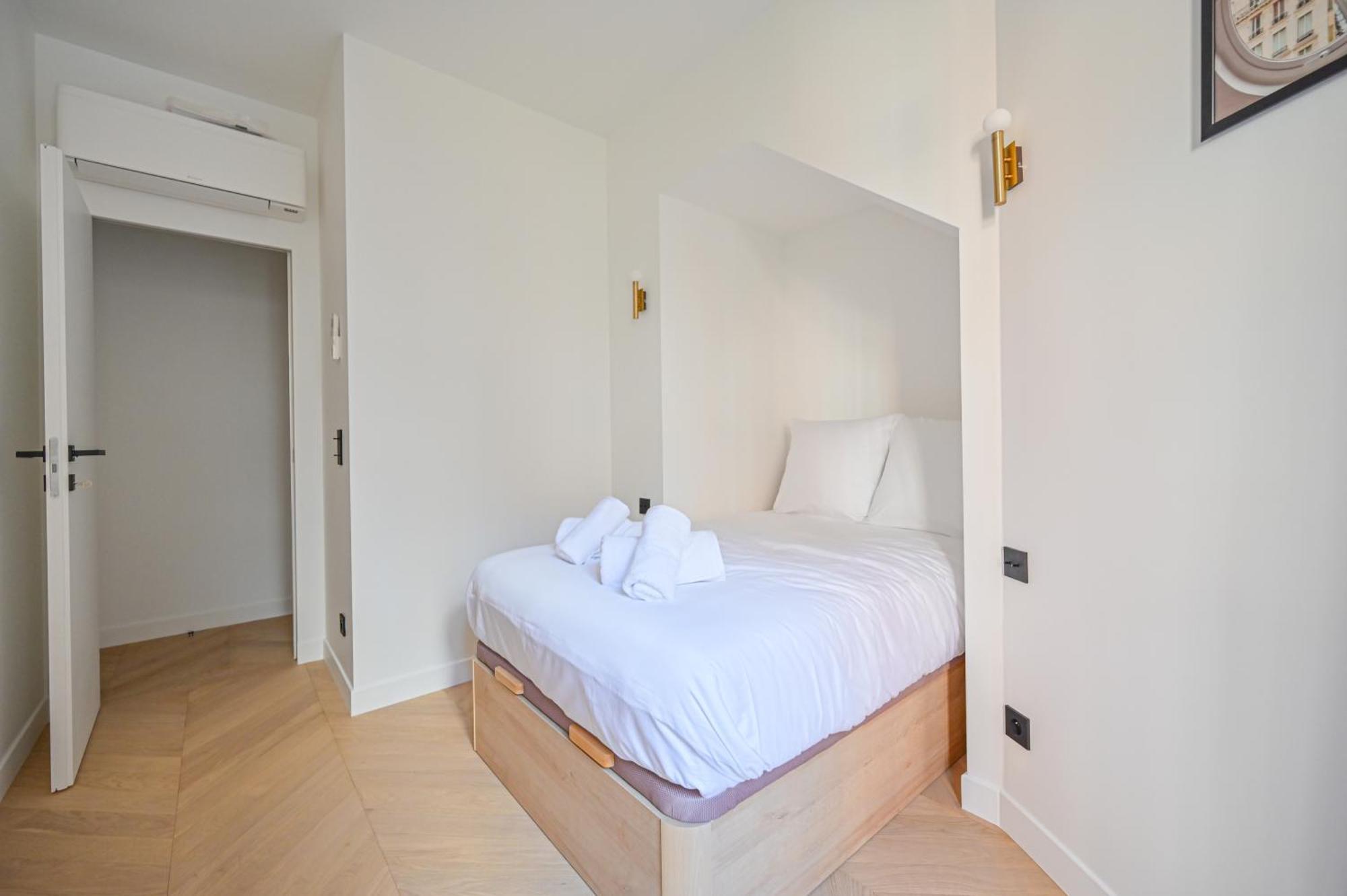 Sumptuous & Serene Parisian Flat Экстерьер фото